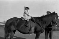 Windmill_Dolly (horse) & Jean_Film No 22-3_24 March 1915